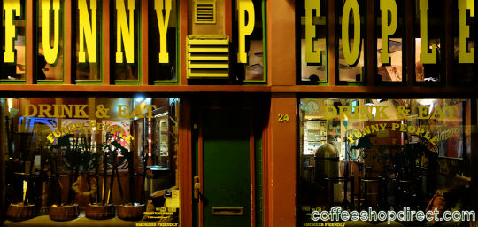 Funny People smoker-friendly bar