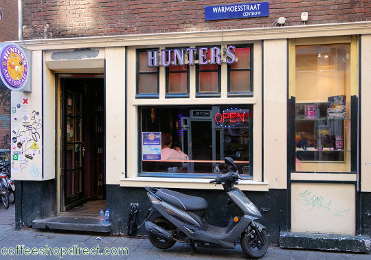 Hunter's Pub smoker-friendly bar Amsterdam